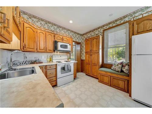 5 Oxford Street E, Drumbo, ON - Indoor Photo Showing Kitchen With Double Sink