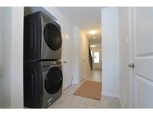 43 Holder Drive, Brantford, ON - Indoor Photo Showing Laundry Room