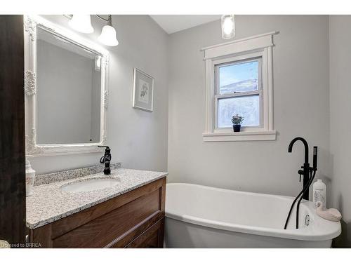 41 Locks Road, Brantford, ON - Indoor Photo Showing Bathroom