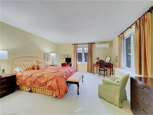 282 Dufferin Avenue, Brantford, ON - Indoor Photo Showing Bedroom