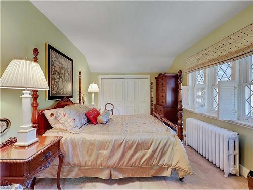 282 Dufferin Avenue, Brantford, ON - Indoor Photo Showing Bedroom