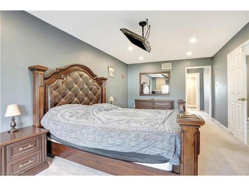 146 Blackburn Drive, Brantford, ON - Indoor Photo Showing Bedroom