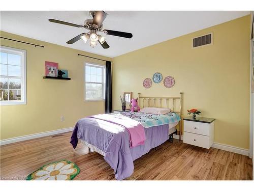 146 Blackburn Drive, Brantford, ON - Indoor Photo Showing Bedroom