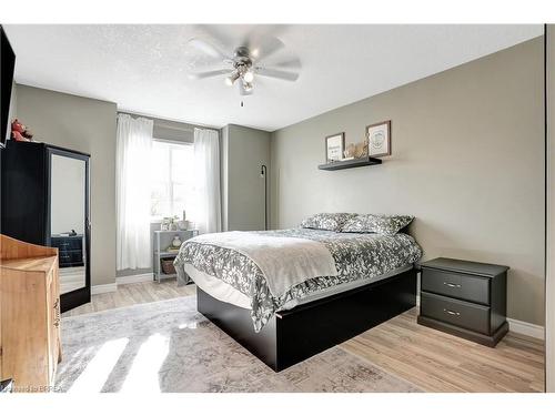 146 Blackburn Drive, Brantford, ON - Indoor Photo Showing Bedroom