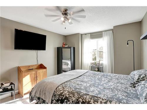 146 Blackburn Drive, Brantford, ON - Indoor Photo Showing Bedroom