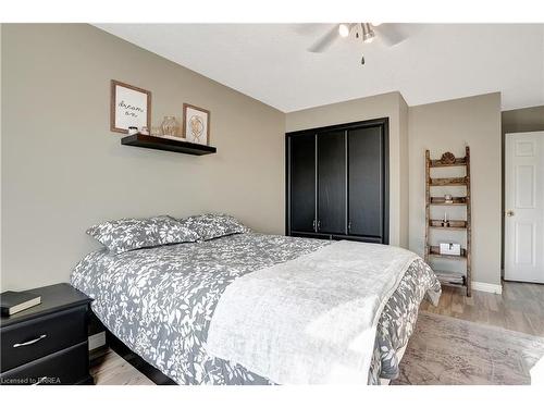 146 Blackburn Drive, Brantford, ON - Indoor Photo Showing Bedroom