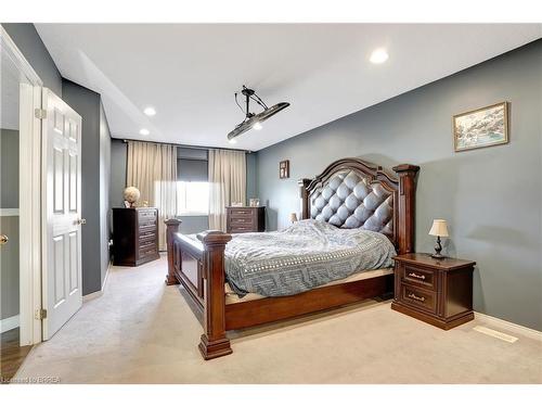 146 Blackburn Drive, Brantford, ON - Indoor Photo Showing Bedroom