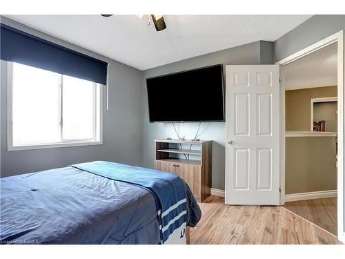 146 Blackburn Drive, Brantford, ON - Indoor Photo Showing Bedroom