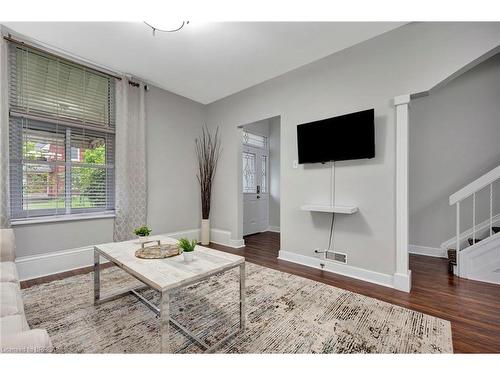 103 William Street, Brantford, ON - Indoor Photo Showing Living Room