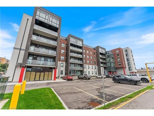 609-5 Hamilton Street N, Waterdown, ON - Outdoor With Balcony With Facade