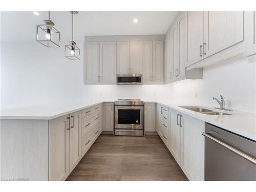 609-5 Hamilton Street N, Waterdown, ON - Indoor Photo Showing Kitchen With Stainless Steel Kitchen With Double Sink With Upgraded Kitchen