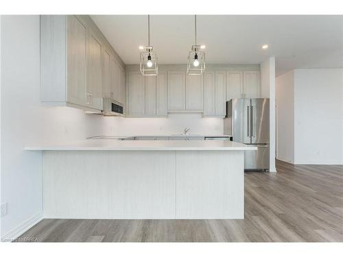 609-5 Hamilton Street N, Waterdown, ON - Indoor Photo Showing Kitchen With Upgraded Kitchen