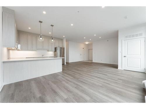 609-5 Hamilton Street N, Waterdown, ON - Indoor Photo Showing Kitchen With Upgraded Kitchen