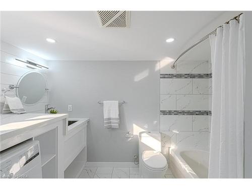 27 Glanville Avenue, Brantford, ON - Indoor Photo Showing Bathroom