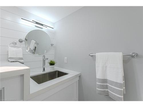 27 Glanville Avenue, Brantford, ON - Indoor Photo Showing Bathroom