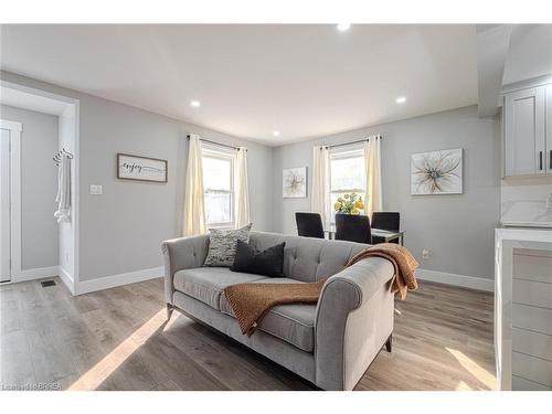 27 Glanville Avenue, Brantford, ON - Indoor Photo Showing Living Room