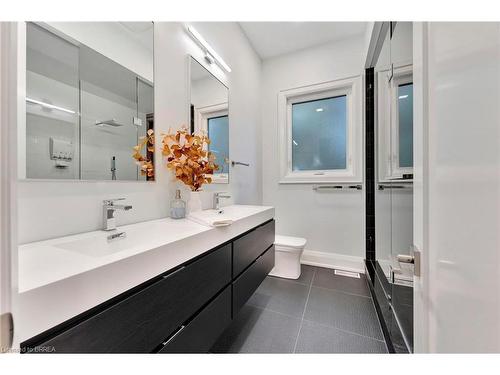 1 Gaywood Gardens, Brantford, ON - Indoor Photo Showing Bathroom