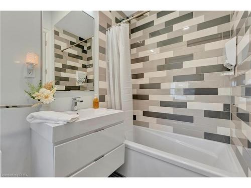 1 Gaywood Gardens, Brantford, ON - Indoor Photo Showing Bathroom