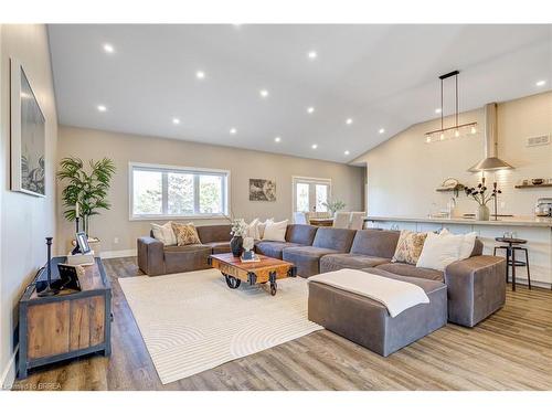 180 Royal Oak Road, Cambridge, ON - Indoor Photo Showing Living Room