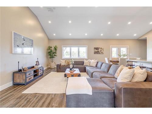 180 Royal Oak Road, Cambridge, ON - Indoor Photo Showing Living Room