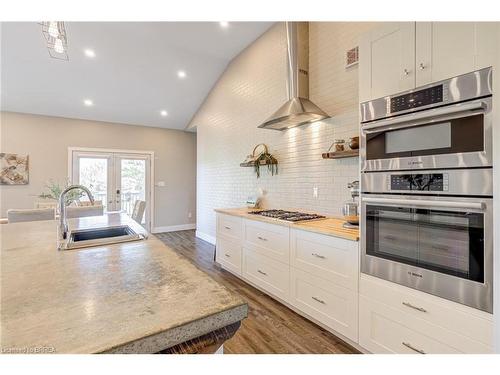 180 Royal Oak Road, Cambridge, ON - Indoor Photo Showing Kitchen With Upgraded Kitchen