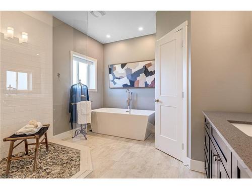 180 Royal Oak Road, Cambridge, ON - Indoor Photo Showing Bathroom