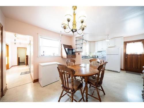 9 Willow Drive, Brantford, ON - Indoor Photo Showing Dining Room