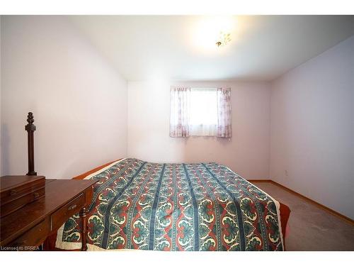 9 Willow Drive, Brantford, ON - Indoor Photo Showing Bedroom