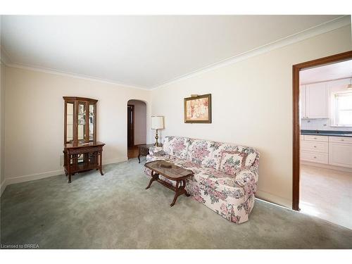 9 Willow Drive, Brantford, ON - Indoor Photo Showing Living Room