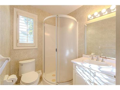 40 Hardy Road, Brantford, ON - Indoor Photo Showing Bathroom