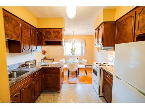 407-87 St George Street, Brantford, ON - Indoor Photo Showing Kitchen