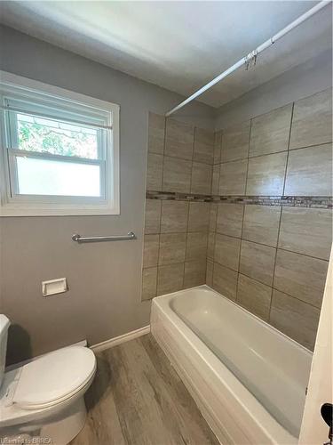 44 Raleigh Street, Brantford, ON - Indoor Photo Showing Bathroom