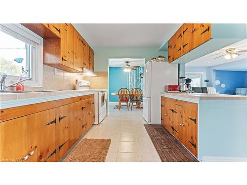 28 Lake Road, Selkirk, ON - Indoor Photo Showing Kitchen