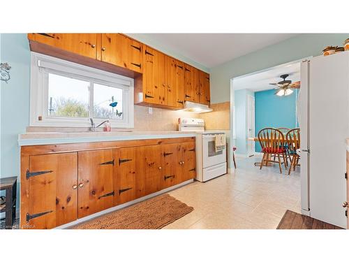 28 Lake Road, Selkirk, ON - Indoor Photo Showing Kitchen