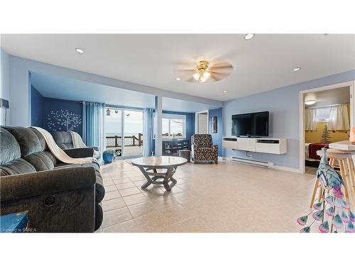 28 Lake Road, Selkirk, ON - Indoor Photo Showing Living Room