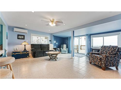 28 Lake Road, Selkirk, ON - Indoor Photo Showing Living Room