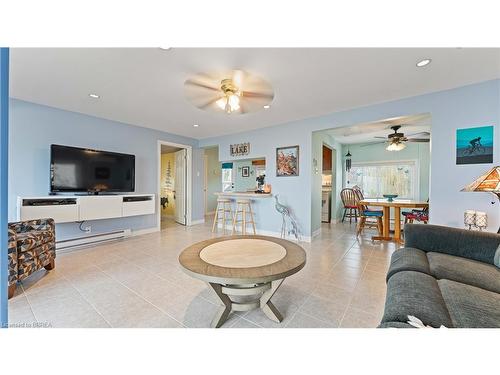 28 Lake Road, Selkirk, ON - Indoor Photo Showing Living Room