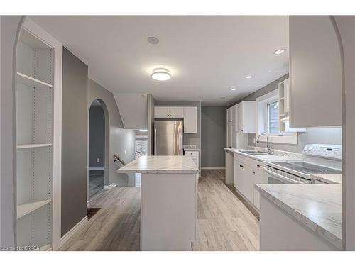 534 Mount Pleasant Road, Brantford, ON - Indoor Photo Showing Kitchen