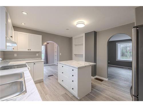 534 Mount Pleasant Road, Brantford, ON - Indoor Photo Showing Kitchen