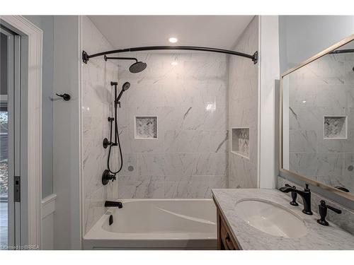 534 Mount Pleasant Road, Brantford, ON - Indoor Photo Showing Bathroom