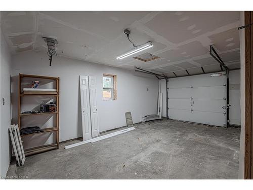 534 Mount Pleasant Road, Brantford, ON - Indoor Photo Showing Garage