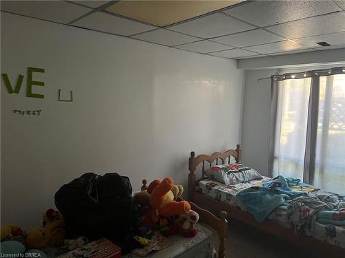 31 Hillcrest Avenue, Brantford, ON - Indoor Photo Showing Bedroom