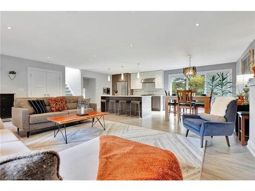 150 Hatton Drive, Ancaster, ON - Indoor Photo Showing Living Room