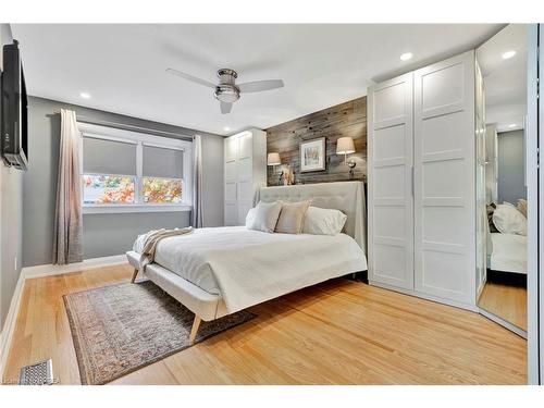 150 Hatton Drive, Ancaster, ON - Indoor Photo Showing Bedroom