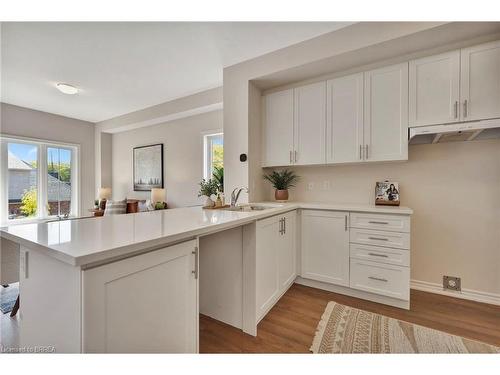 159-677 Park Road N, Brantford, ON - Indoor Photo Showing Kitchen