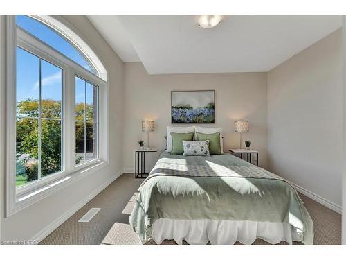 159-677 Park Road N, Brantford, ON - Indoor Photo Showing Bedroom