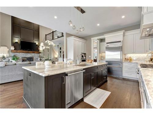 24 Tedley Boulevard, Brantford, ON - Indoor Photo Showing Kitchen With Upgraded Kitchen