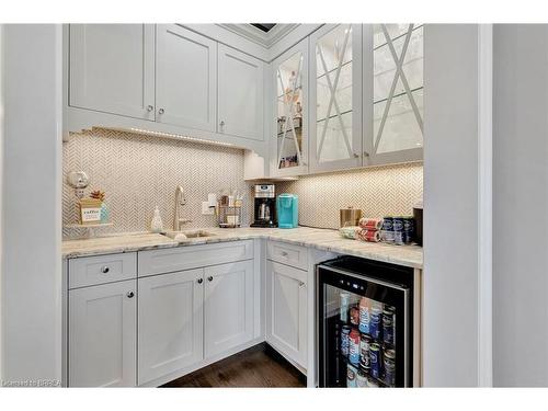 24 Tedley Boulevard, Brantford, ON - Indoor Photo Showing Kitchen