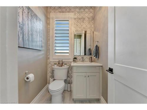 24 Tedley Boulevard, Brantford, ON - Indoor Photo Showing Bathroom