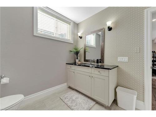 24 Tedley Boulevard, Brantford, ON - Indoor Photo Showing Bathroom